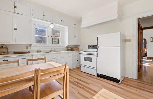 Bay View House | Only 10min to Airport!