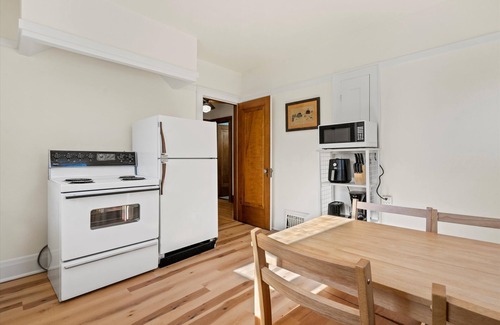 Bay View House | Only 10min to Airport!