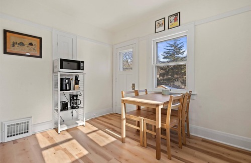 Bay View House | Only 10min to Airport!