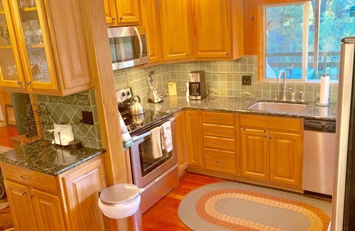 Oakhurst House | Only 19 miles to Yosemite, 1 mile to Bass Lake!