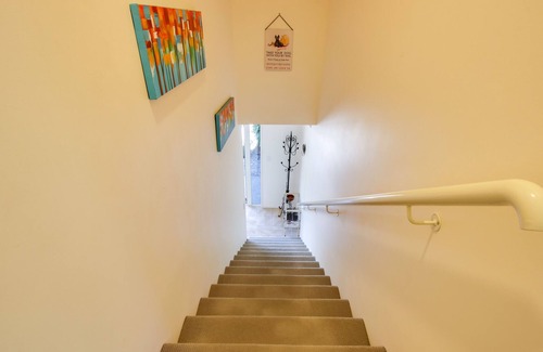 Bluff Hill House | Onslow Views - Napier Holiday Home