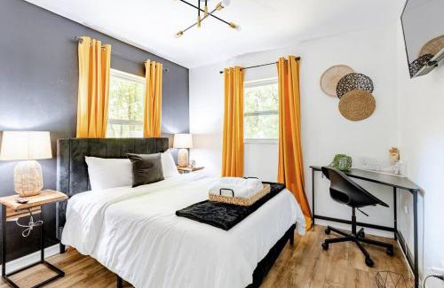 Williston House | Onyx Oasis - Devils Den - Huge Yard & Pet Friendly - Sleeps 5
