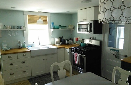 Old Orchard Beach House | OOBeach House 10 Minute Walk To Pier - Beautiful Back Yard With Hot Tub