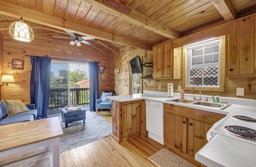 Gilbert Cabin | Opacare Getaway 0.4m to Marina