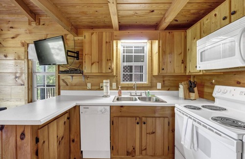 Gilbert Cabin | Opacare Getaway 0.4m to Marina