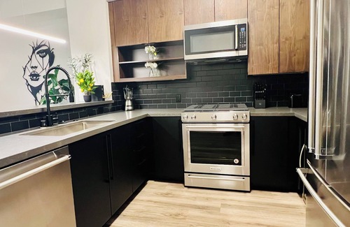 Mid City Apartment | Open BR by Beverly Hills & WeHo w/Pool & Parking