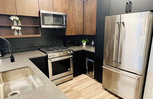 Mid City Apartment | Open BR by Beverly Hills & WeHo w/Pool & Parking