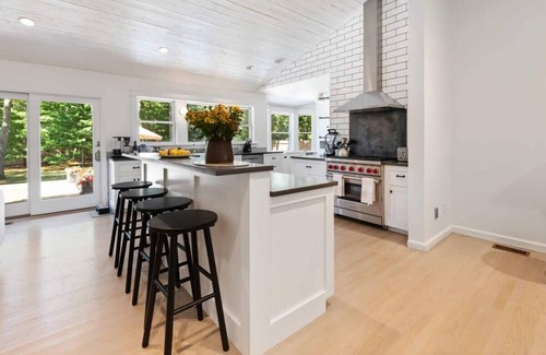 Clearwater Beach House | Open Breezy Bungalow with Beach Access By Summer