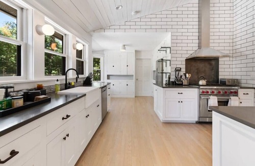 Clearwater Beach House | Open Breezy Bungalow with Beach Access By Summer