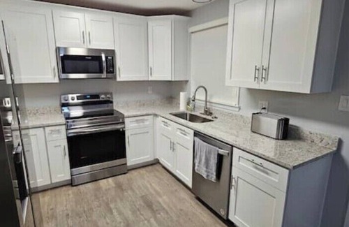 Augusta House | Open Floor Plan -Colorful Bright - Great for Extended Stays - 4 BR/2BA