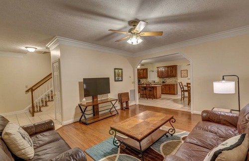 Masterson Station House | Open & Spacious Townhouse close to KY Horse Park/Keeneland/Downtown