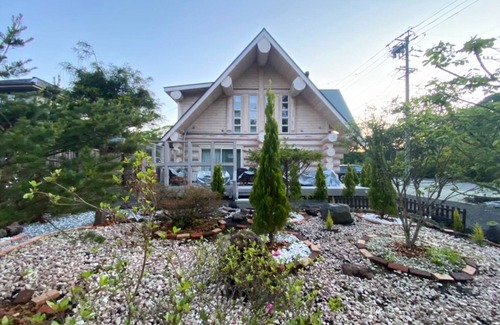Kitasaku-gun House | Opened in May 2021Yellow cedar Canadian loghouse/Kitasaku-gun Nagano