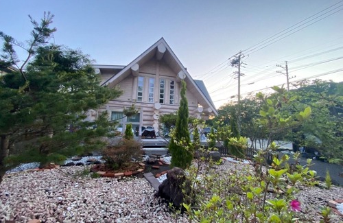Kitasaku-gun House | Opened in May 2021Yellow cedar Canadian loghouse/Kitasaku-gun Nagano