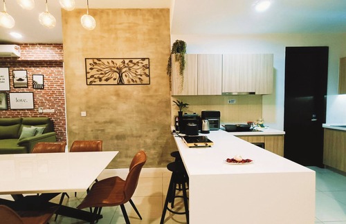 Kuala Lumpur Condo | Opening Promo* Cozy Kuala Lumpur City Condo(4-10 Pax) 3+1Bedrooms & 3 Bathrooms