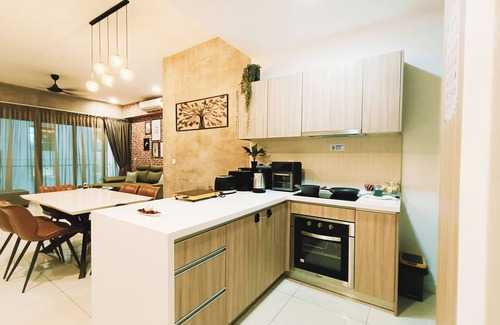 Kuala Lumpur Condo | Opening Promo* Cozy Kuala Lumpur City Condo(4-10 Pax) 3+1Bedrooms & 3 Bathrooms