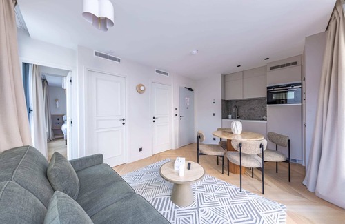 Chaussee-d'Antin Apartment | Opera - 2 Bdr/2 living rooms connecting apart.