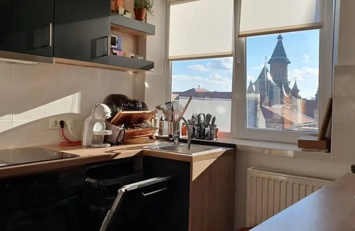 Old City Apartment | Opera Sunrise. Awesome 1-bedroom apartment in center Timisoara. Full ammenities