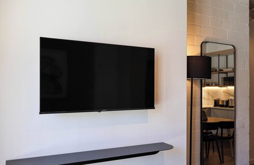 Three Anchor Bay Apartment | Optimum One Bedroom Apartments