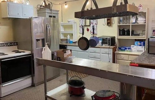 Salem House | Opulence | Rustic Farmhouse Haven Sleeps 12