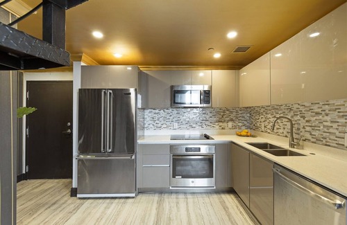 North Miami Apartment | Opulent Penthouse | Pvt Rooftop | Pool & Views