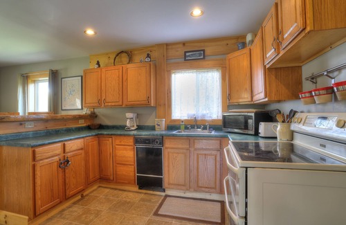 Oquossoc House | Oquossoc Camp - Great in-town Oquossoc location - walk to OG and Portage!