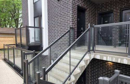 Niagara Falls House | Orange Blossom - Entire Modern Townhouse - 5 min to Falls