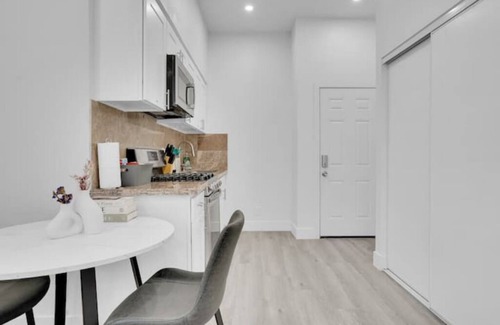 Ontario Apartment | Orange Is The New Black Studio - BRAND NEW !