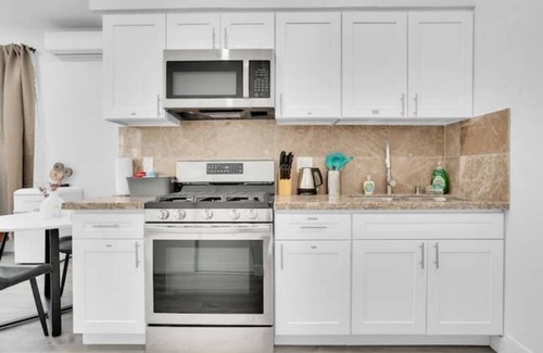 Ontario Apartment | Orange Is The New Black Studio - BRAND NEW !