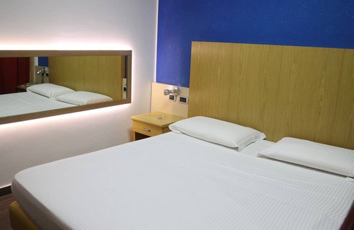 Vergiate Hotel | Orange Motel