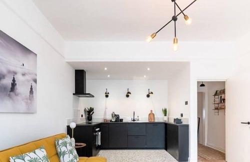 Liverpool Apartment | Orange Rentals -1 bedroom ground floor retreat near Lark Lane