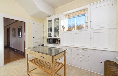 Riverfront Apartment | Orange Street Apartments - Lower