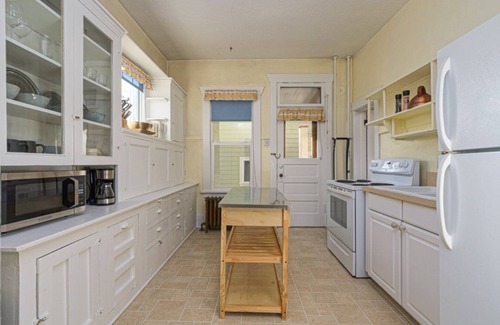 Riverfront Apartment | Orange Street Apartments - Lower