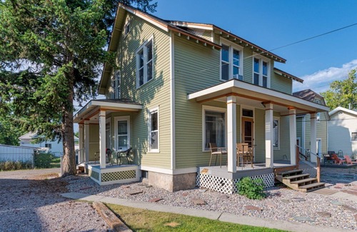 Riverfront Apartment | Orange Street Apartments - Upper