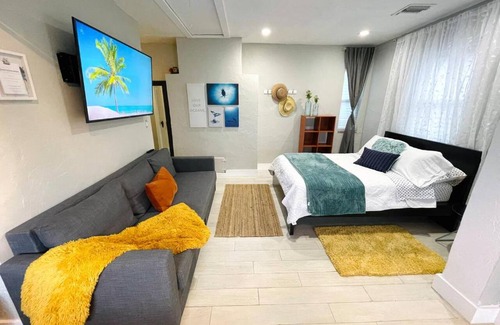 Coral Way Apartment | Orange You Glad you came