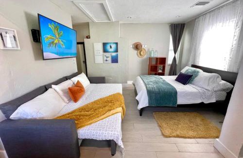 Coral Way Apartment | Orange You Glad you came