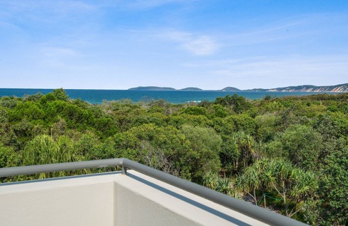 Rainbow Beach House | Orania Beach House - 19 Orania Street. Stunning beachfront home.