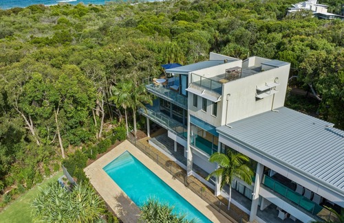 Rainbow Beach House | Orania Beach House - 19 Orania Street. Stunning beachfront home.