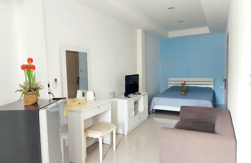 Pattaya Bay House | Orca Guest House and Bar