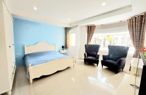 Pattaya Bay House | Orca Guest House and Bar