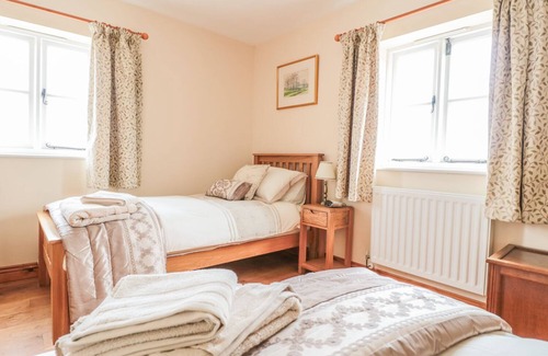 Tenbury Wells Cottage | ORCHARD COTTAGE, family friendly, with open fire in Tenbury Wells