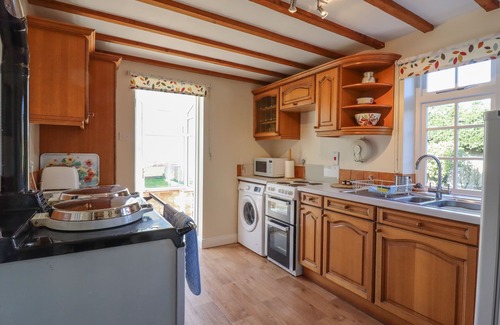 Hartwell Cottage | ORCHARD COTTAGE, family friendly, with open fire in Ashendon