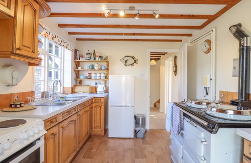 Hartwell Cottage | ORCHARD COTTAGE, family friendly, with open fire in Ashendon