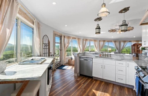 Saluda House | Orchard Hill Vintage Cottage