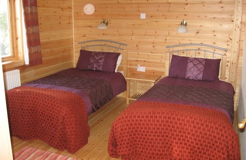Ryther Cabin | Orchard Lodge, Exclusive Log Cabin, York riverside village 2m P+R, 4m city walls
