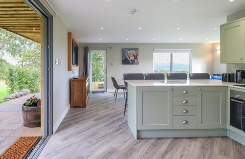 Corwen Cottage | ORCHARD LODGE, pet friendly, with hot tub in Corwen