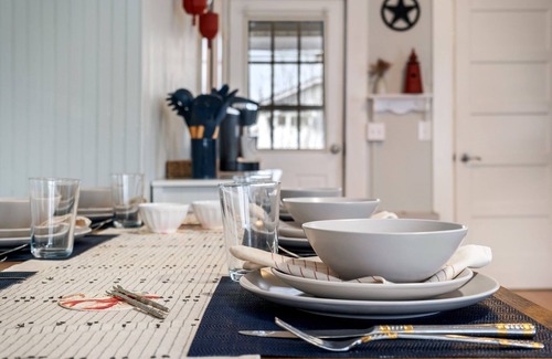 Ocean Park House | Orchard Peach-Newly Designed! Family and Pet Friendly