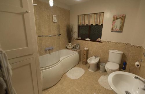 Hanley Swan Bed & Breakfast | Orchard Side Bed and Breakfast