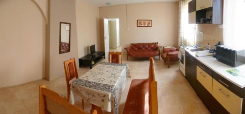 Tata Apartment | Orchidea Apartman Tata