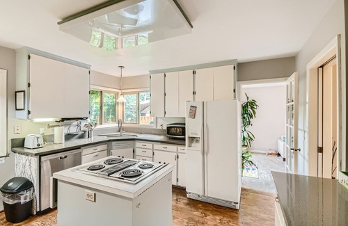 North Gresham House | Oregon Jade Lodging: 20 min. from airport, one level no stair