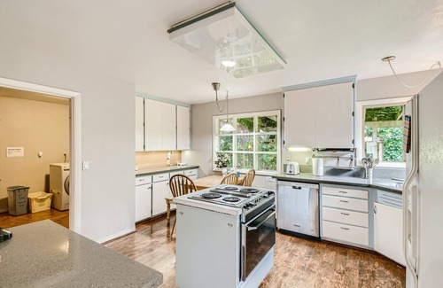 North Gresham House | Oregon Jade Lodging: 20 min. from airport, one level no stair